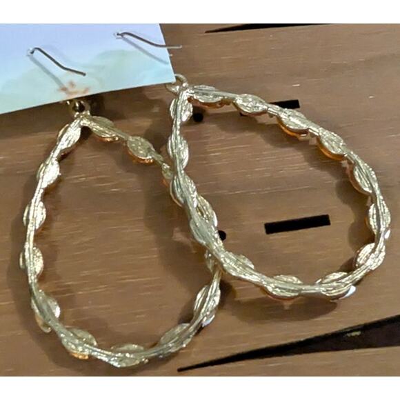 BUNDLE ONLY  Vintage Gold Tone Pierced Earrings 3 inch Tear Drop Dangle Peach - Picture 2 of 2